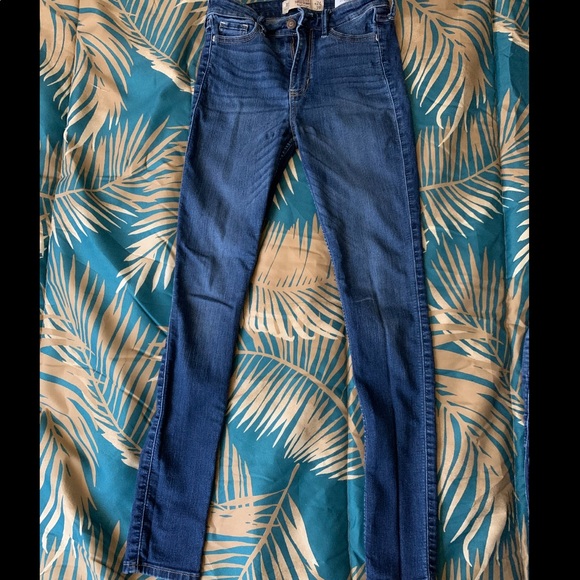 Hollister Jeans-0S W24 L29 Super Skinny High Rise - Picture 2 of 3